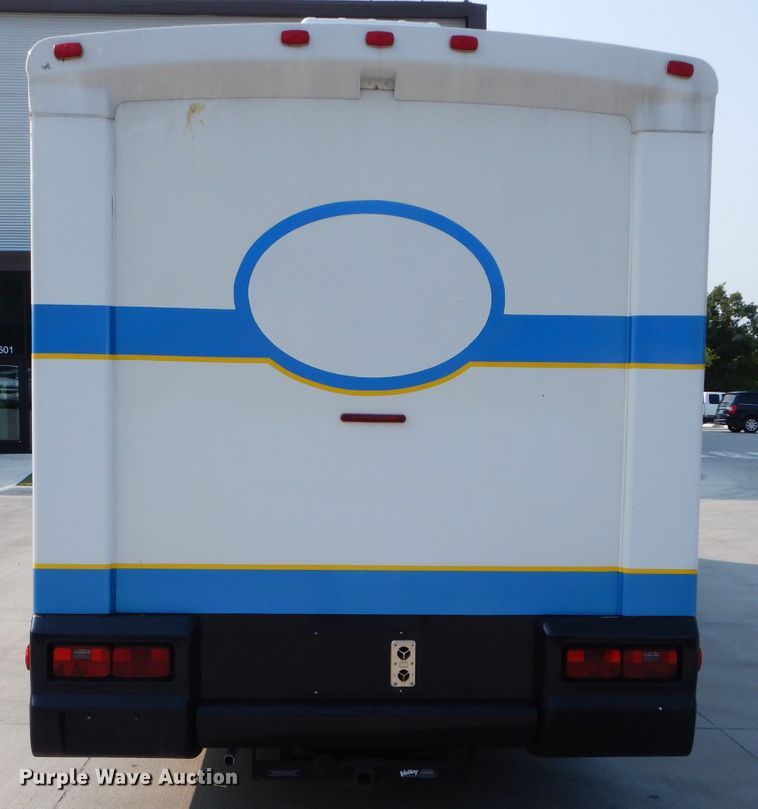 image for item DI8280 2002 Winnebago  mobile command center truck