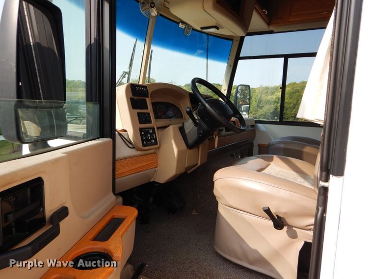 image for item DI8280 2002 Winnebago  mobile command center truck