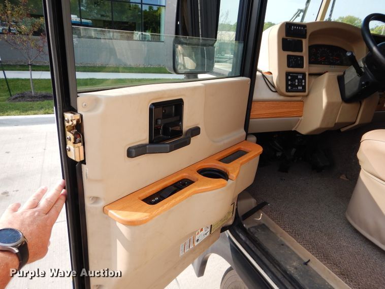 image for item DI8280 2002 Winnebago  mobile command center truck