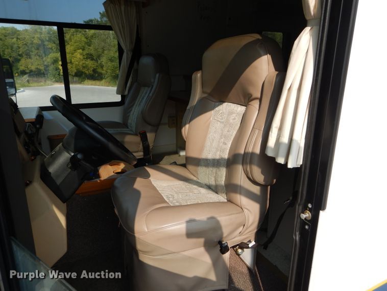 image for item DI8280 2002 Winnebago  mobile command center truck