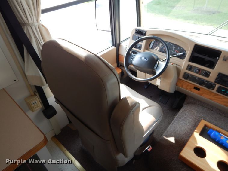 image for item DI8280 2002 Winnebago  mobile command center truck