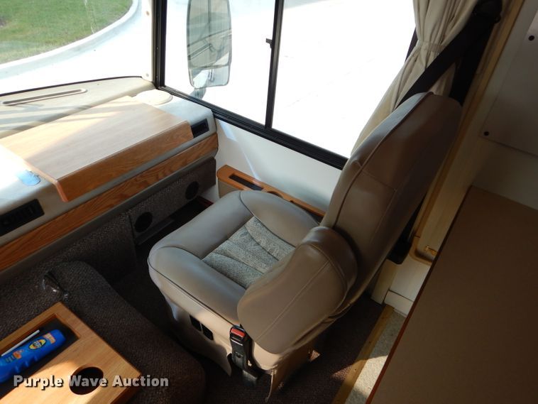 image for item DI8280 2002 Winnebago  mobile command center truck