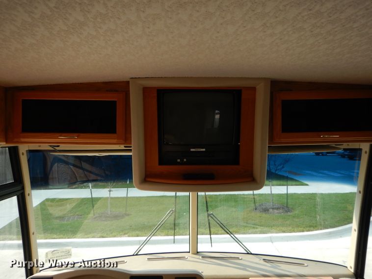 image for item DI8280 2002 Winnebago  mobile command center truck