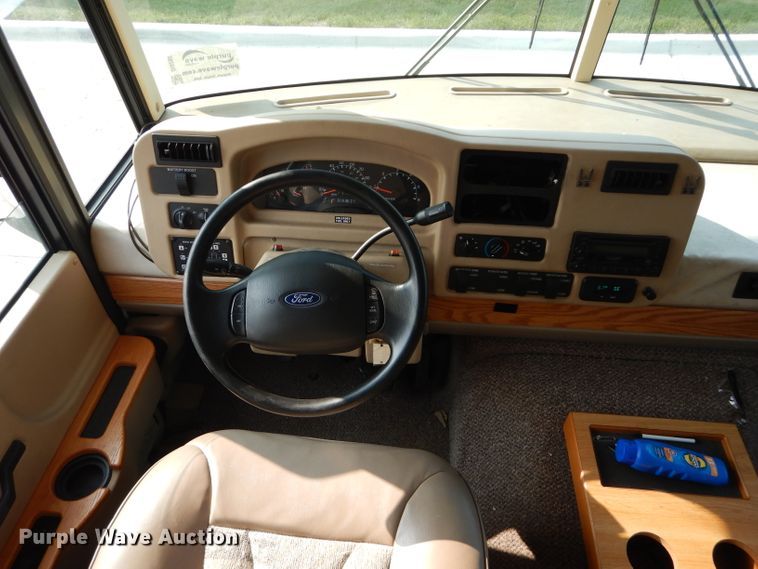 image for item DI8280 2002 Winnebago  mobile command center truck