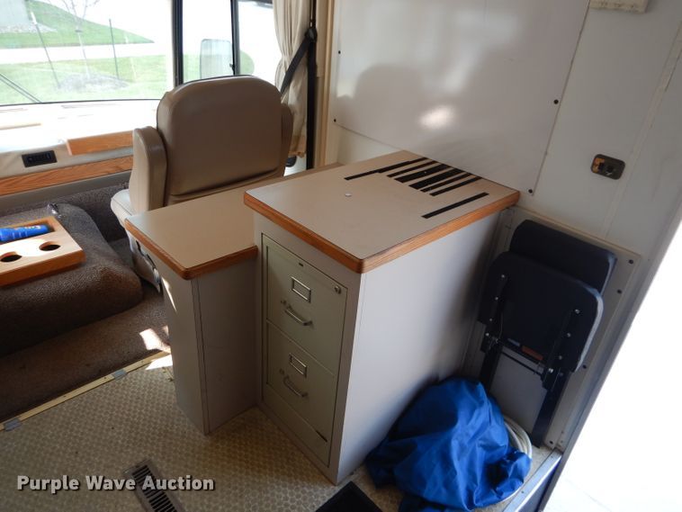 image for item DI8280 2002 Winnebago  mobile command center truck