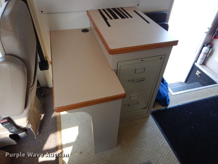 image for item DI8280 2002 Winnebago  mobile command center truck