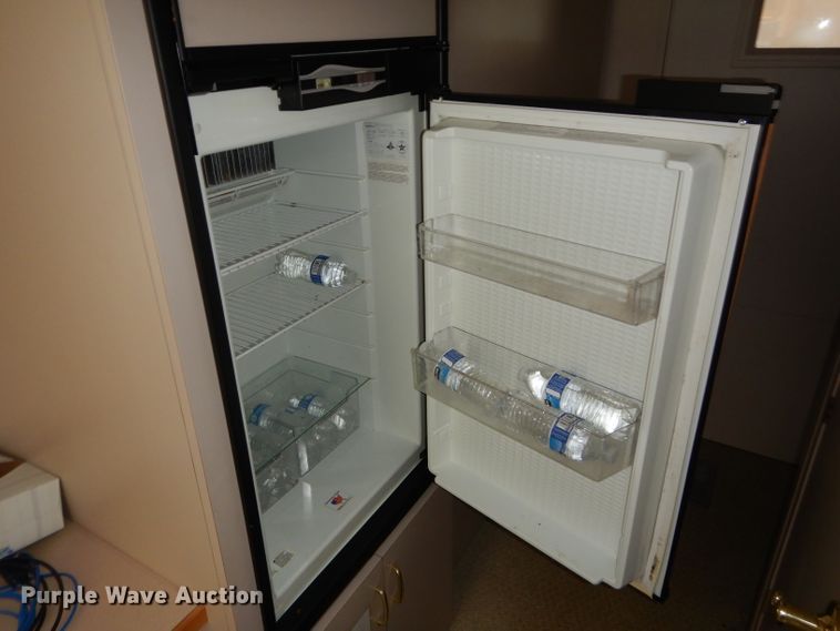 image for item DI8280 2002 Winnebago  mobile command center truck