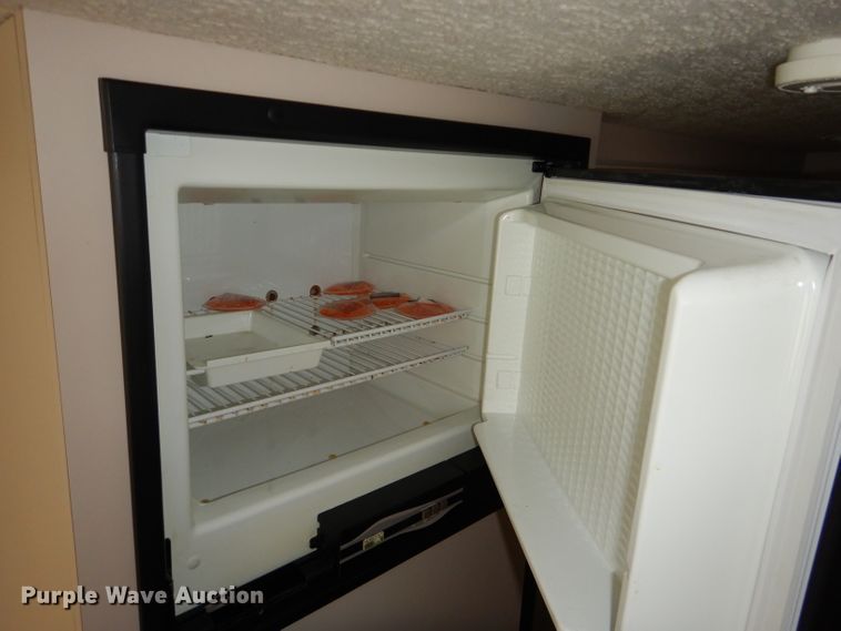 image for item DI8280 2002 Winnebago  mobile command center truck