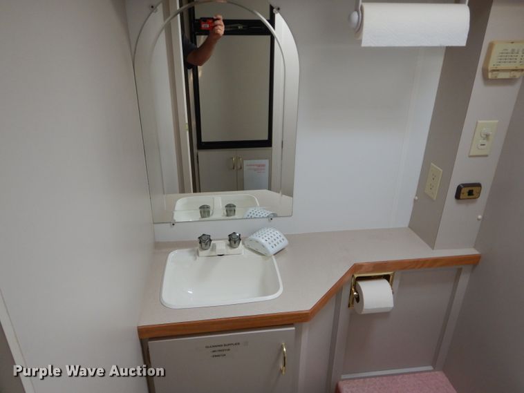 image for item DI8280 2002 Winnebago  mobile command center truck