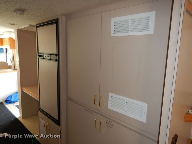 image for item DI8280 2002 Winnebago  mobile command center truck