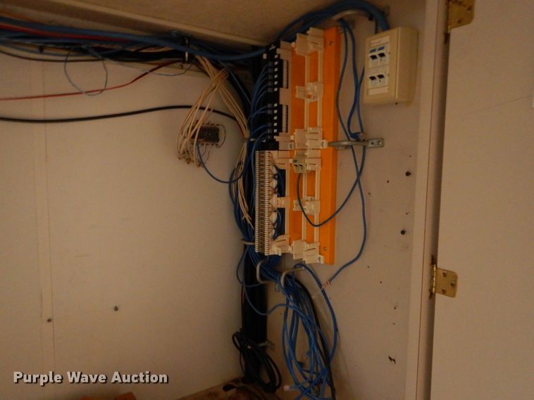 image for item DI8280 2002 Winnebago  mobile command center truck