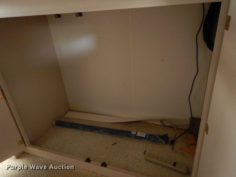 image for item DI8280 2002 Winnebago  mobile command center truck