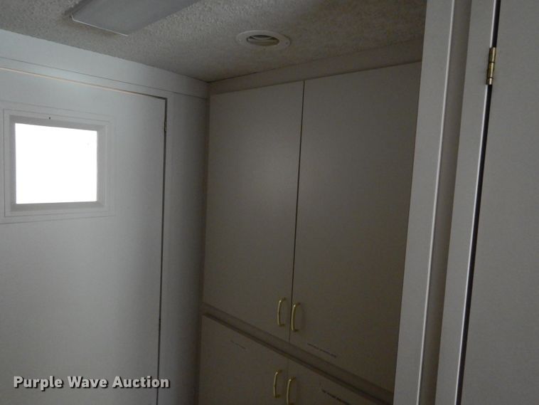 image for item DI8280 2002 Winnebago  mobile command center truck