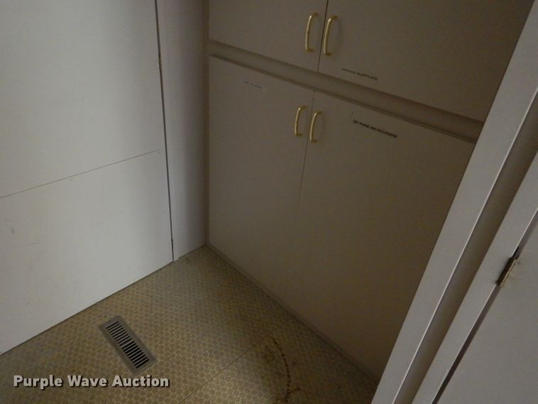 image for item DI8280 2002 Winnebago  mobile command center truck