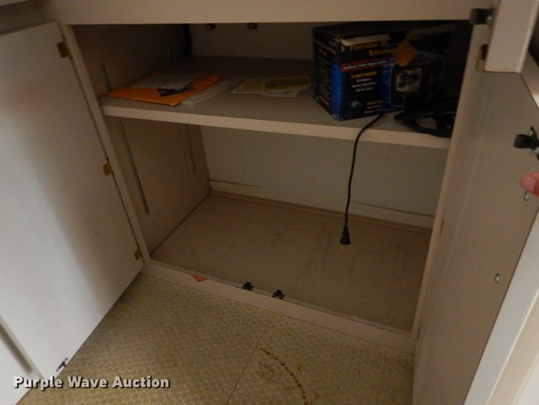 image for item DI8280 2002 Winnebago  mobile command center truck