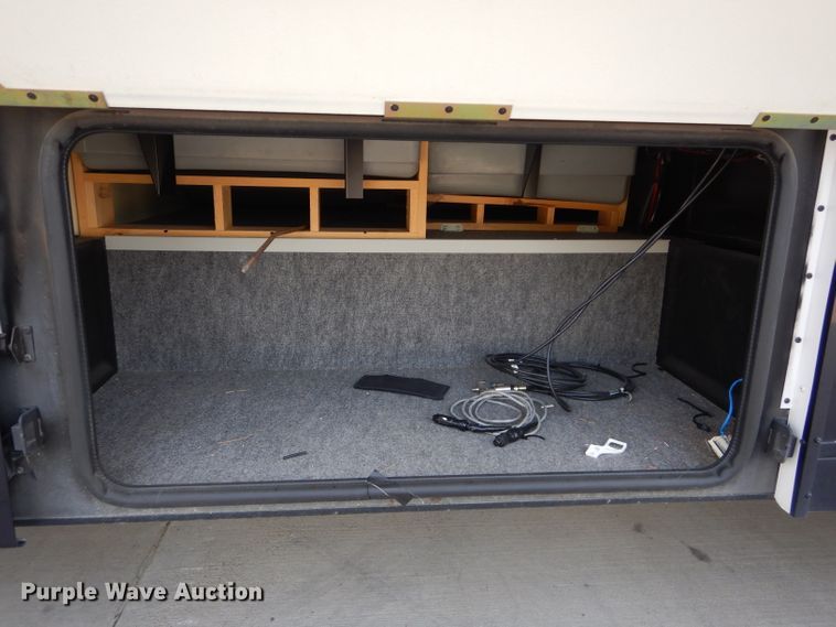 image for item DI8280 2002 Winnebago  mobile command center truck