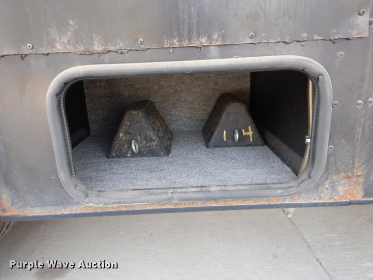 image for item DI8280 2002 Winnebago  mobile command center truck