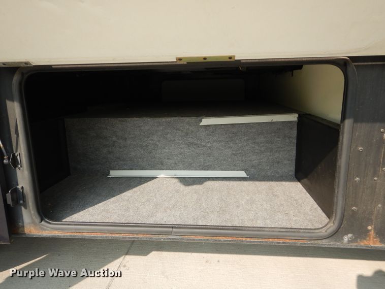 image for item DI8280 2002 Winnebago  mobile command center truck