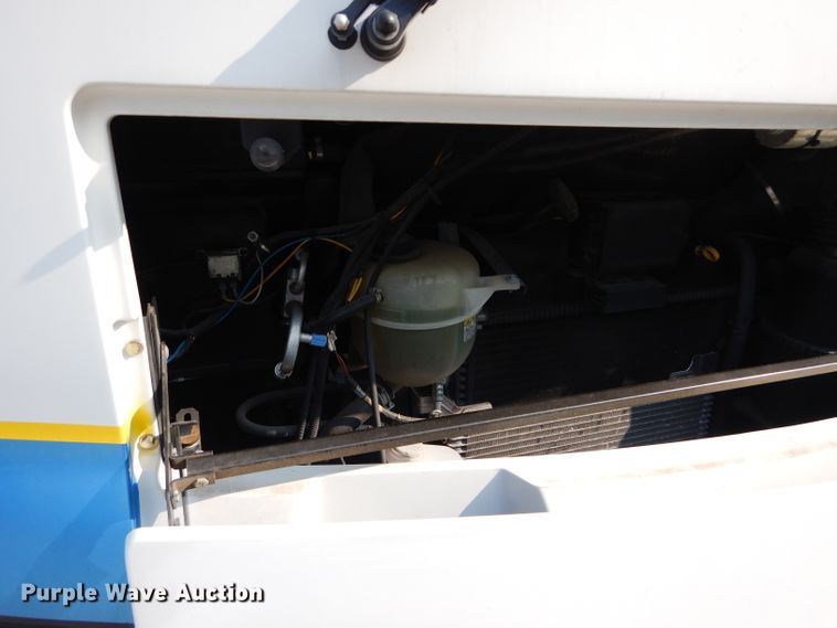 image for item DI8280 2002 Winnebago  mobile command center truck