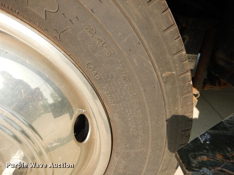 image for item DI8280 2002 Winnebago  mobile command center truck