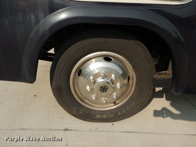 image for item DI8280 2002 Winnebago  mobile command center truck