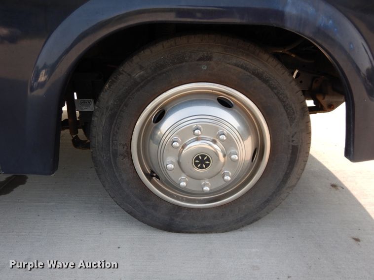 image for item DI8280 2002 Winnebago  mobile command center truck