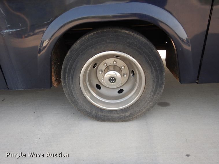 image for item DI8280 2002 Winnebago  mobile command center truck