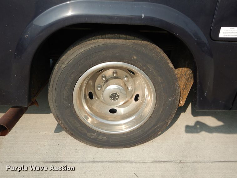 image for item DI8280 2002 Winnebago  mobile command center truck