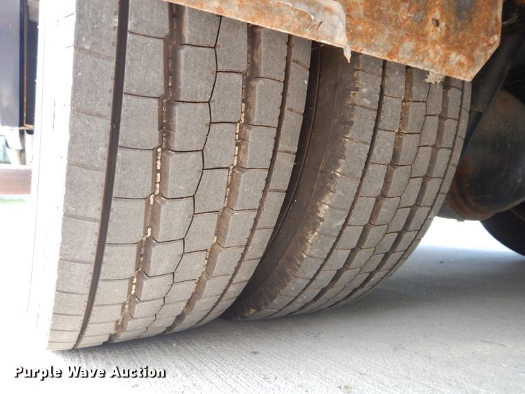 image for item DI8280 2002 Winnebago  mobile command center truck