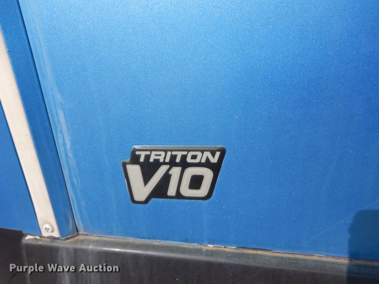 image for item DI8280 2002 Winnebago  mobile command center truck