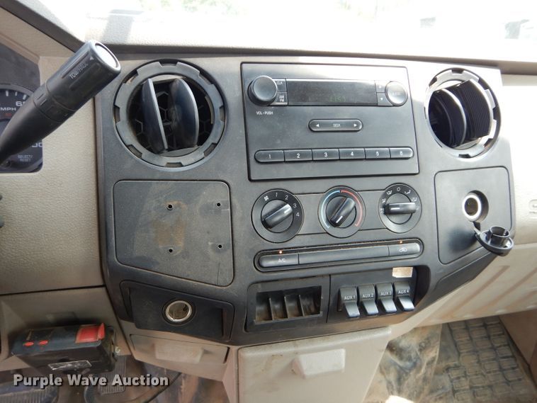 image for item DI8287 2008 Ford F450 Super Duty XL  utility truck