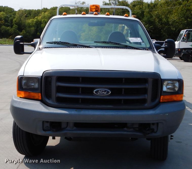 image for item DI8291 2000 Ford F450 Super Duty XL  utility truck with crane