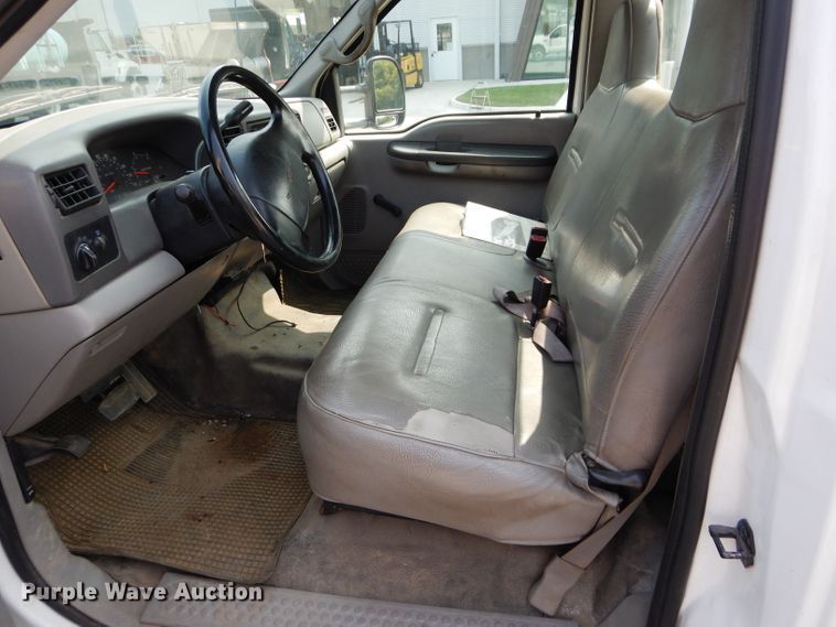 image for item DI8291 2000 Ford F450 Super Duty XL  utility truck with crane