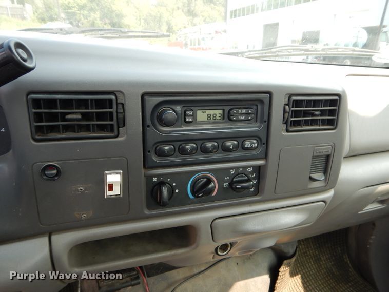 image for item DI8291 2000 Ford F450 Super Duty XL  utility truck with crane