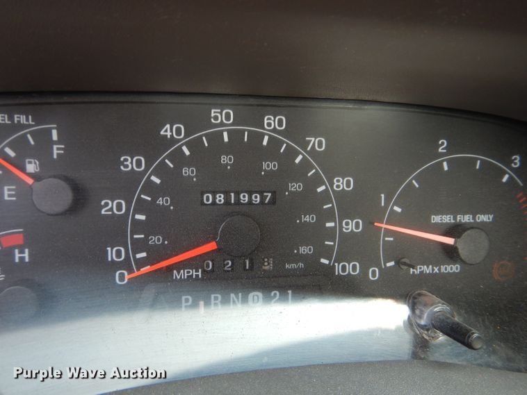 image for item DI8291 2000 Ford F450 Super Duty XL  utility truck with crane