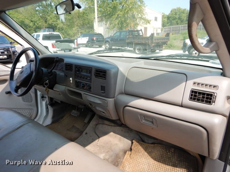 image for item DI8291 2000 Ford F450 Super Duty XL  utility truck with crane