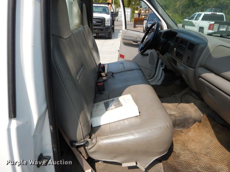 image for item DI8291 2000 Ford F450 Super Duty XL  utility truck with crane