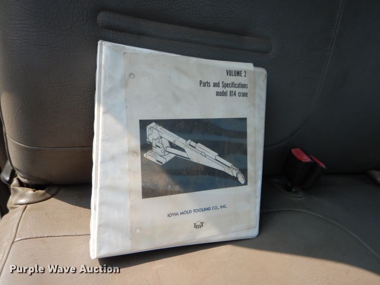 image for item DI8291 2000 Ford F450 Super Duty XL  utility truck with crane