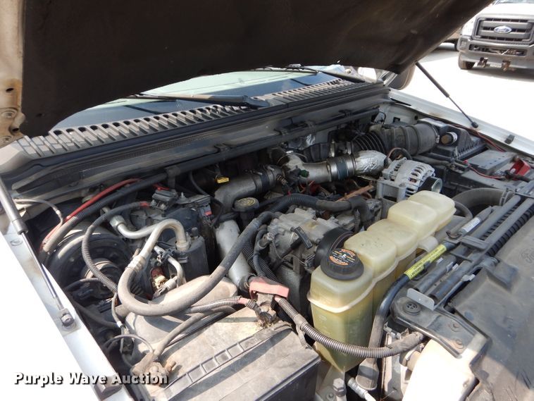 image for item DI8291 2000 Ford F450 Super Duty XL  utility truck with crane