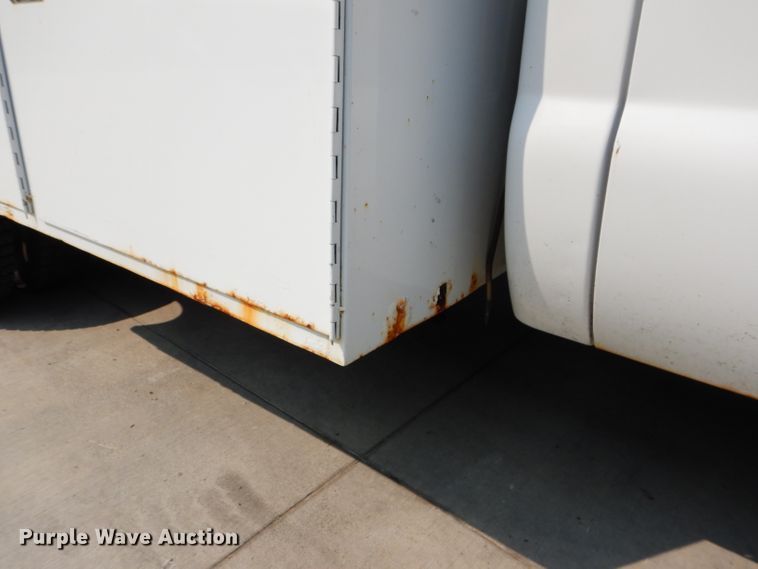 image for item DI8291 2000 Ford F450 Super Duty XL  utility truck with crane