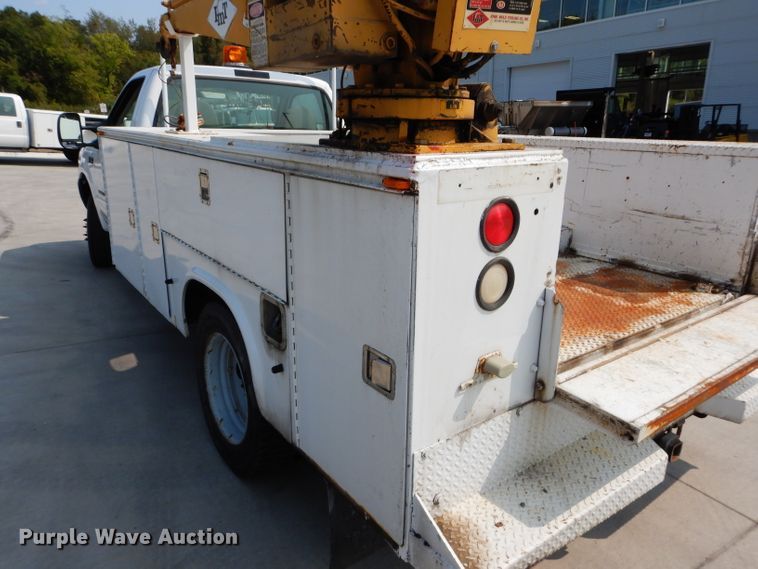 image for item DI8291 2000 Ford F450 Super Duty XL  utility truck with crane