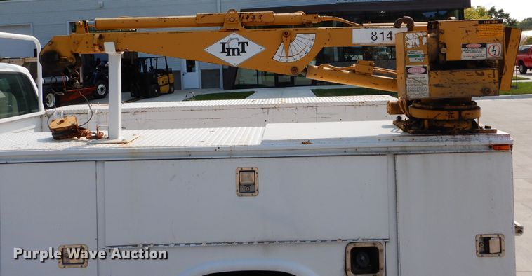 image for item DI8291 2000 Ford F450 Super Duty XL  utility truck with crane