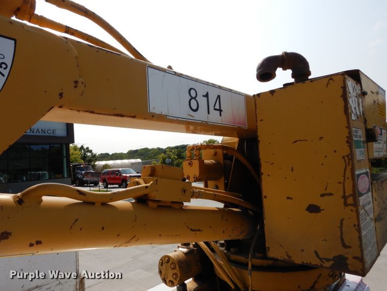 image for item DI8291 2000 Ford F450 Super Duty XL  utility truck with crane