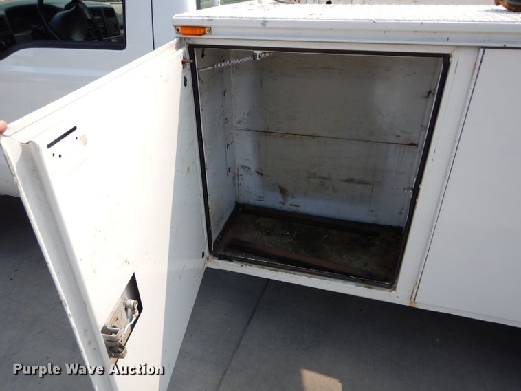 image for item DI8291 2000 Ford F450 Super Duty XL  utility truck with crane