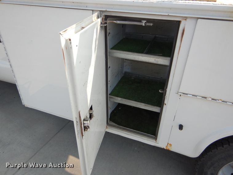 image for item DI8291 2000 Ford F450 Super Duty XL  utility truck with crane