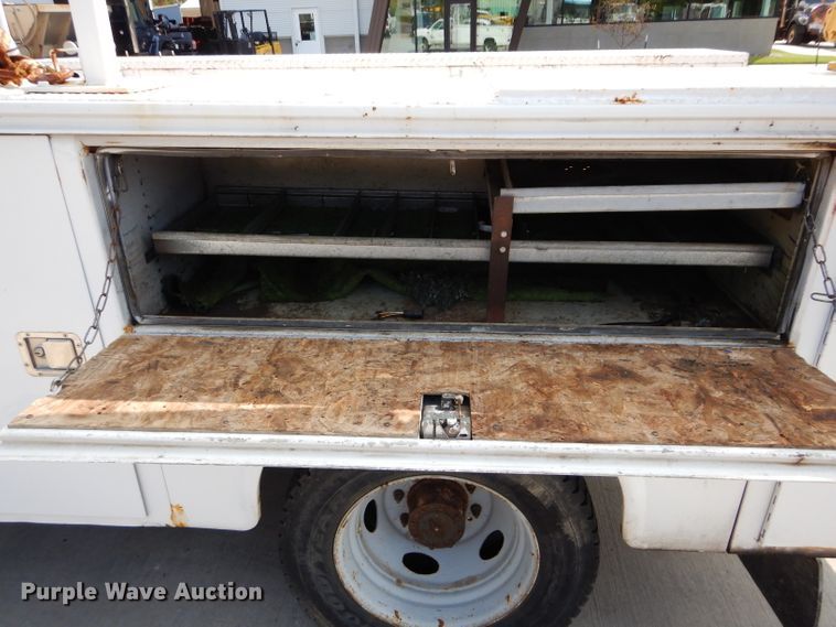 image for item DI8291 2000 Ford F450 Super Duty XL  utility truck with crane