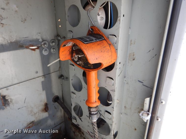 image for item DI8291 2000 Ford F450 Super Duty XL  utility truck with crane