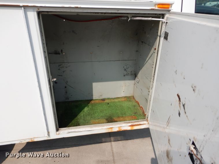 image for item DI8291 2000 Ford F450 Super Duty XL  utility truck with crane