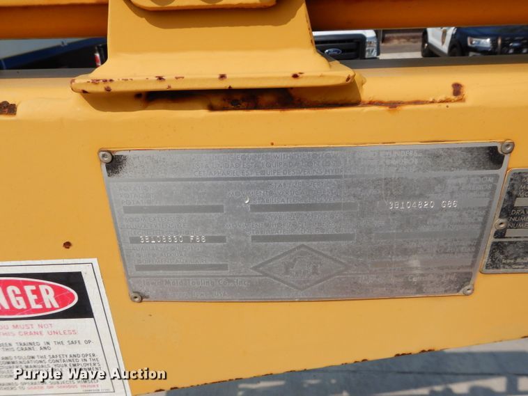 image for item DI8291 2000 Ford F450 Super Duty XL  utility truck with crane