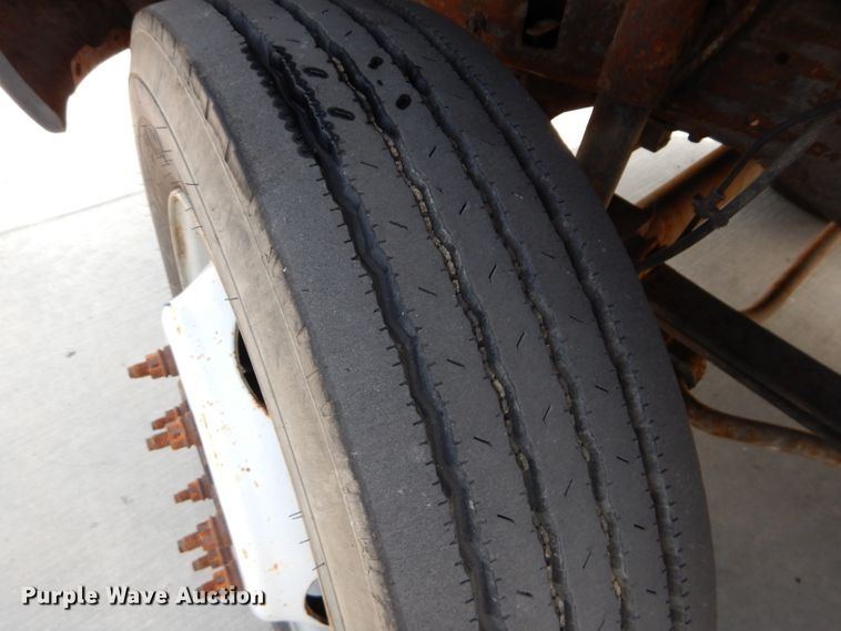 image for item DI8291 2000 Ford F450 Super Duty XL  utility truck with crane